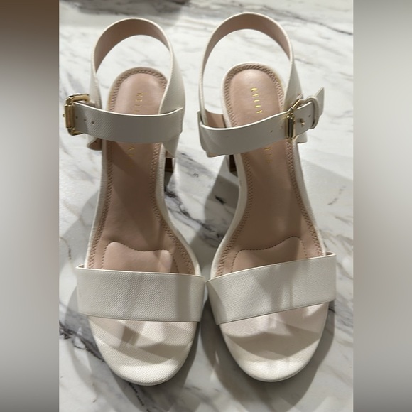 Size 8.5 women’s white with brown faux wooded heel - only worn once - Picture 1 of 4